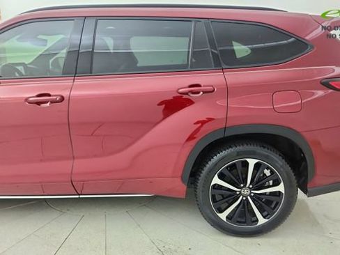 Used 2022 Toyota Highlander XSE AWD/4WD image 4
