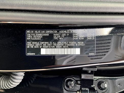 Used 2024 Volvo XC40 B5 Ultimate w/ Protection Package Premier image 16