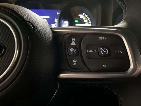 Used 2025 Jeep Wrangler Unlimited Sahara w/ Safety Group AWD/4WD image 31