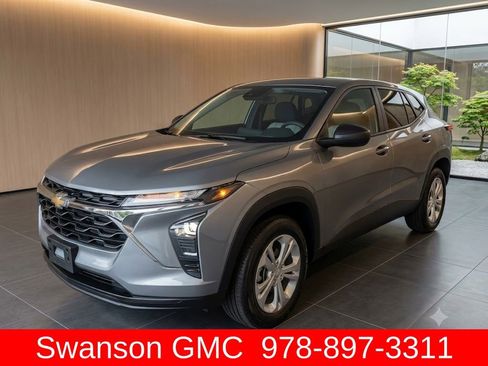 Used 2024 Chevrolet Trax LS w/ Driver Confidence Package FWD image 1