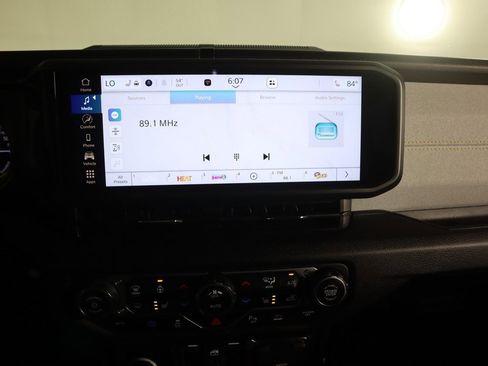 Used 2024 Jeep Wrangler Unlimited image 44