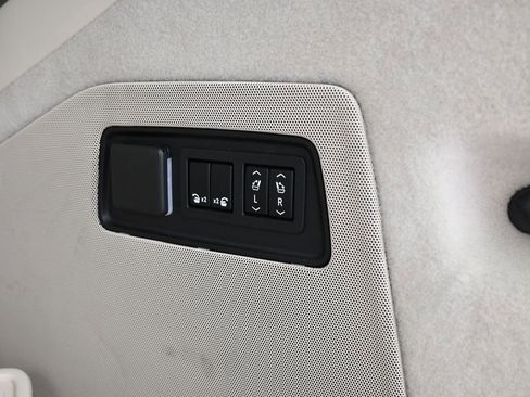 Used 2021 Cadillac Escalade Sport Platinum w/ LPO, ONYX Package image 59