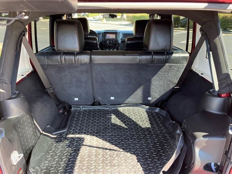 Used 2012 Jeep Wrangler Unlimited Sahara AWD/4WD image 29