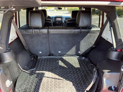 Used 2012 Jeep Wrangler Unlimited Sahara AWD/4WD image 29