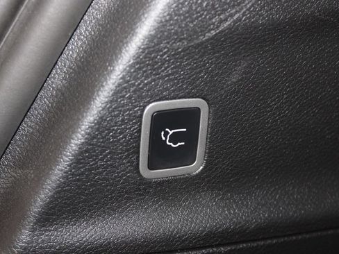 Used 2025 Chrysler Pacifica Limited FWD image 14