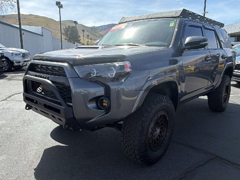 Used 2022 Toyota 4Runner TRD Off-Road Premium w/ Moonroof Package AWD/4WD image 7