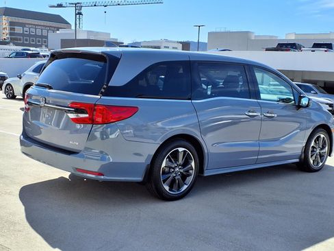 Used 2023 Honda Odyssey Elite image 4