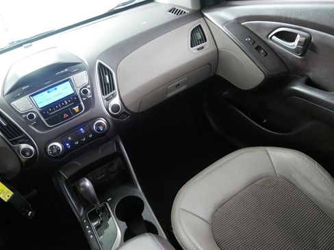 Used 2011 Hyundai Tucson GLS FWD image 11