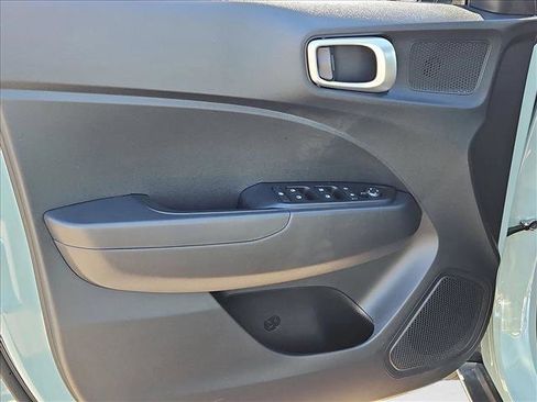 Certified 2025 Hyundai Venue SEL image 10