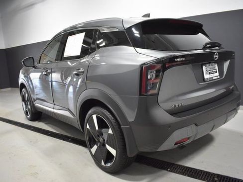 Certified 2025 Nissan Kicks SR image 3