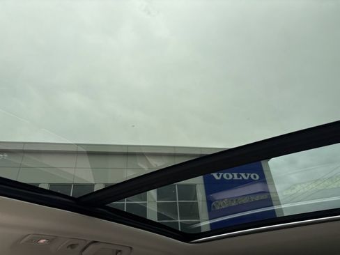 Certified 2023 Volvo XC60 B5 Plus AWD/4WD image 24