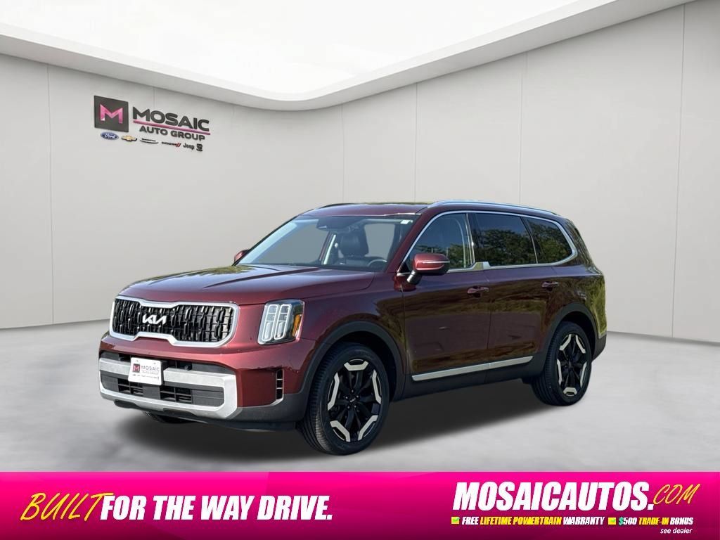 Used 2023 Kia Telluride EX w/ EX Captain's Chair Package AWD/4WD image 3