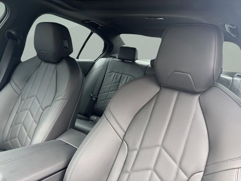 Used 2025 BMW i5 eDrive40i w/ Premium Package image 22