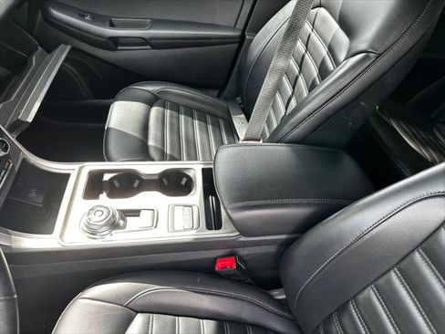 Used 2024 Ford Edge SEL image 18