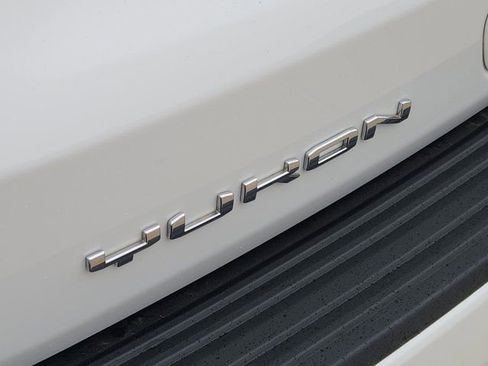 Used 2024 GMC Yukon AT4 w/ Technology Package image 9