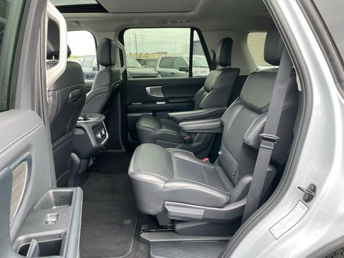 Used 2025 Ford Expedition Platinum AWD/4WD image 8