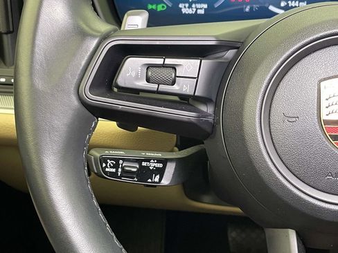 Used 2025 Porsche Cayenne Coupe image 40