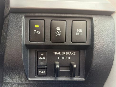 Used 2017 Toyota Tundra Platinum RWD image 11