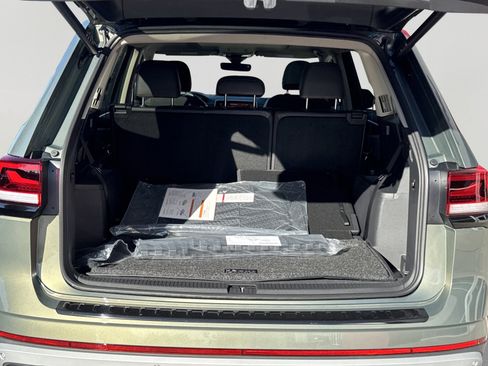 New 2026 Volkswagen Atlas Peak Edition image 7
