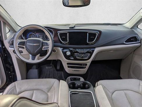 Used 2017 Chrysler Pacifica Limited w/ UConnect Theater Package image 18
