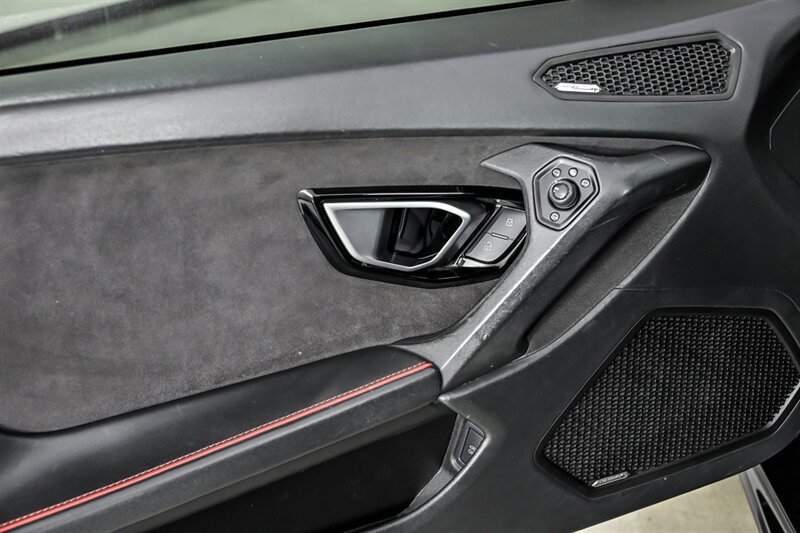 Used 2020 Lamborghini Huracan EVO RWD image 13