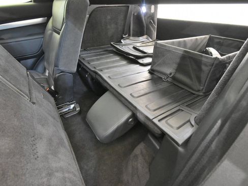 Used 2020 Land Rover Discovery Landmark AWD/4WD image 15
