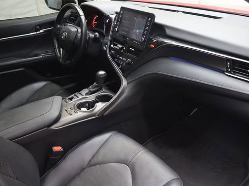 Used 2022 Toyota Camry XSE FWD image 11