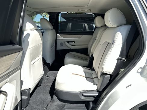 Used 2024 MAZDA CX-90 Plug-In Hybrid w/ Premium Plus AWD/4WD image 4