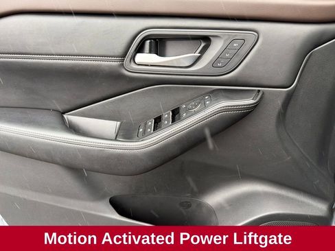 Used 2023 Nissan Rogue SL w/ SL Premium Package image 12