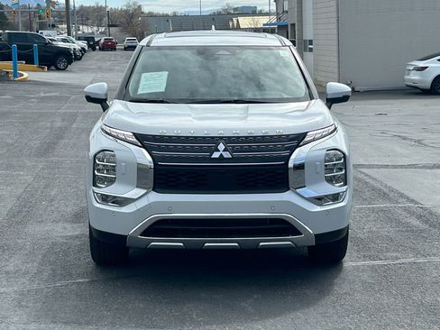 Used 2025 Mitsubishi Outlander image 10
