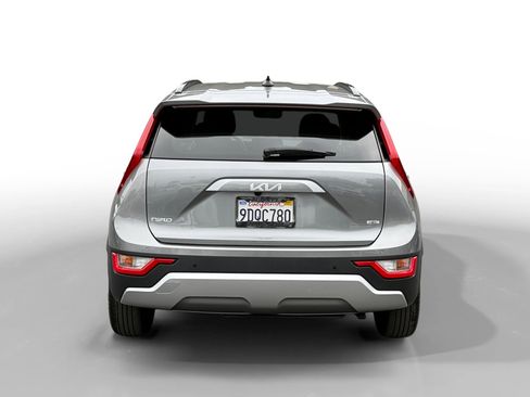 Used 2023 Kia Niro EX image 4