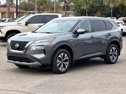Used 2022 Nissan Rogue SV image 3