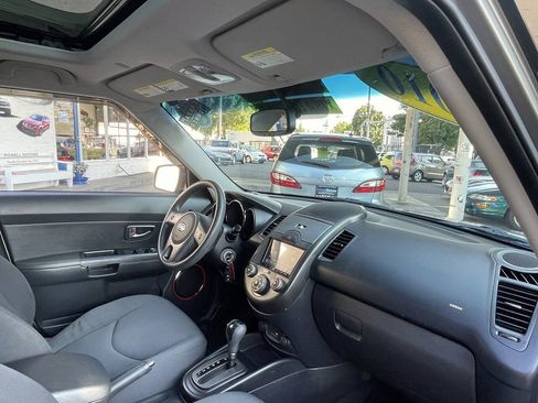 Used 2010 Kia Soul + w/ Audio Pkg FWD image 19