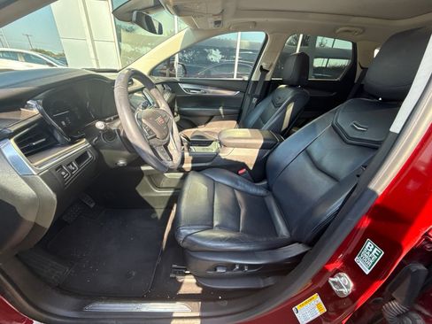 Used 2018 Cadillac XT5 Premium Luxury w/ Driver Assist Package FWD image 5