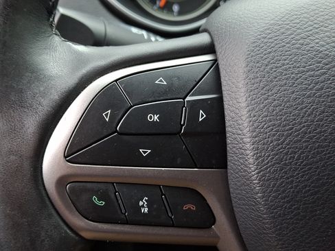 Used 2019 Jeep Cherokee Limited AWD/4WD image 20