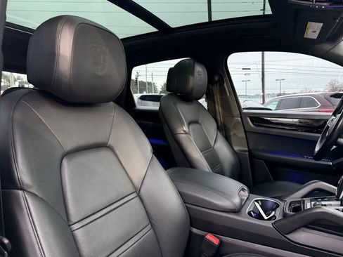 Used 2019 Porsche Cayenne E-Hybrid image 36
