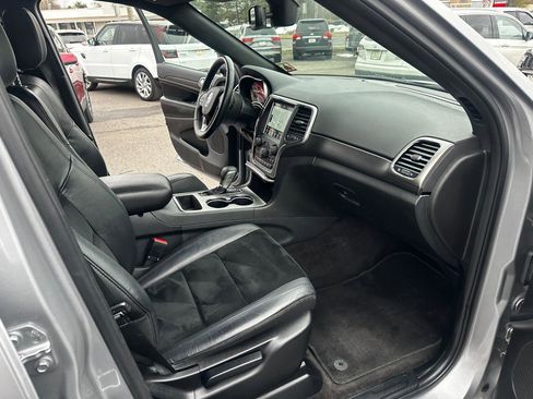 Used 2018 Jeep Grand Cherokee Altitude image 18