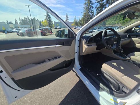 Used 2019 Hyundai Elantra SEL FWD image 19