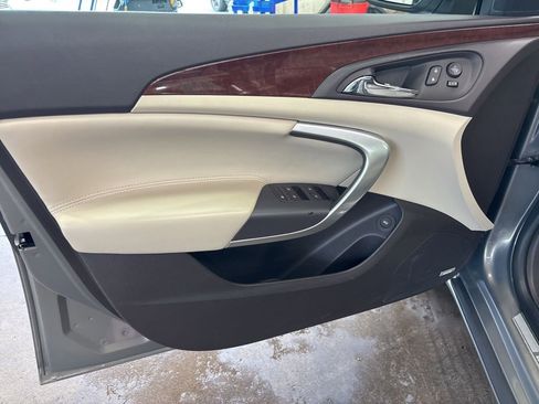 Used 2017 Buick Regal Premium w/ Driver Confidence Package #1 FWD image 19
