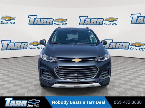 Used 2021 Chevrolet Trax LT w/ LT Convenience Package FWD image 3