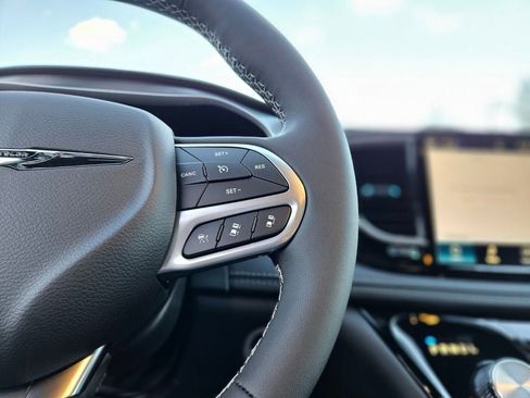 New 2026 Chrysler Pacifica Select image 27