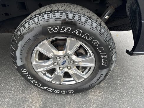 Used 2016 Ford F150 XLT w/ Equipment Group 302A Luxury AWD/4WD image 5