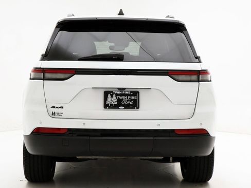 Used 2023 Jeep Grand Cherokee Altitude AWD/4WD image 7