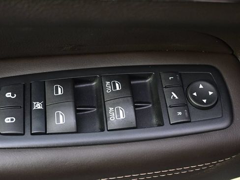 Used 2016 Jeep Grand Cherokee Summit AWD/4WD image 23