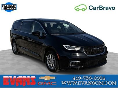 Used 2024 Chrysler Pacifica Touring-L