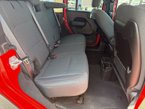 Used 2025 Jeep Wrangler Unlimited Rubicon AWD/4WD image 29