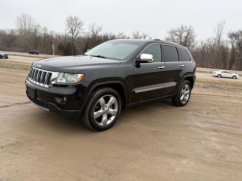 Used 2013 Jeep Grand Cherokee Overland AWD/4WD image 3
