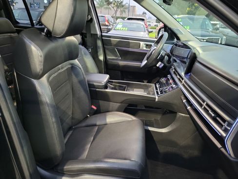 Used 2025 Hyundai Santa Fe Limited image 21