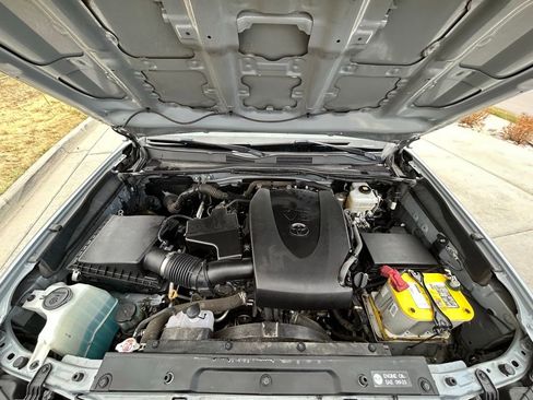 Used 2019 Toyota Tacoma TRD Off-Road AWD/4WD image 32