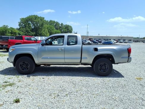 Used 2018 Toyota Tacoma SR w/ SR Convenience Package AWD/4WD image 8